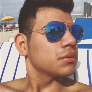 Meet your Posher, Alex